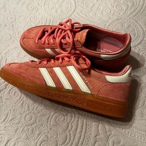 Like NEW pink adidas